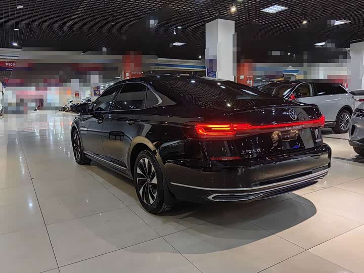 Фото 7 - Volkswagen Passat