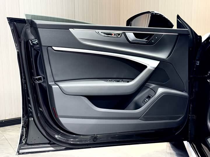 Фото 12 - Audi A7L