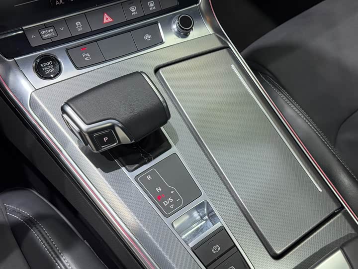 Фото 15 - Audi A7L