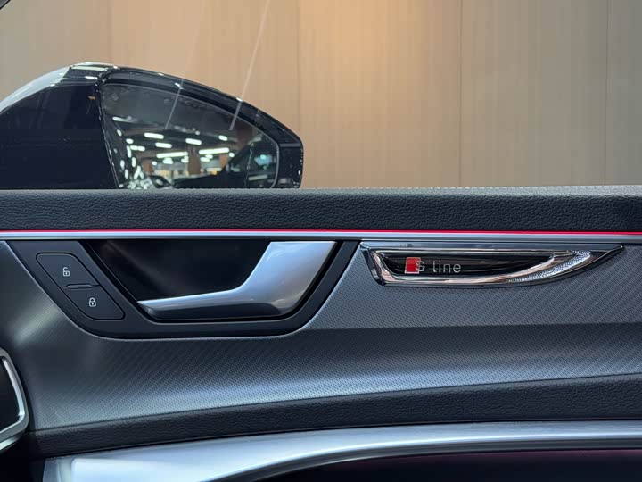 Фото 16 - Audi A7L