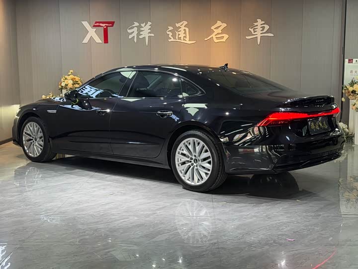 Фото 22 - Audi A7L