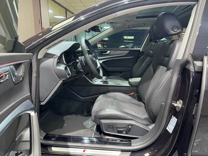 Фото 5 - Audi A7L