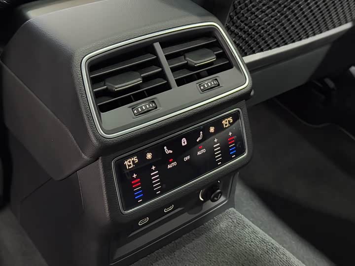 Фото 9 - Audi A7L