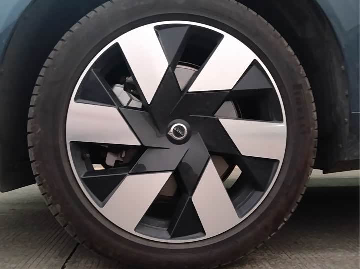 Фото 8 - Volvo XC60 Hybrid