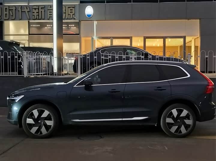 Фото 9 - Volvo XC60 Hybrid