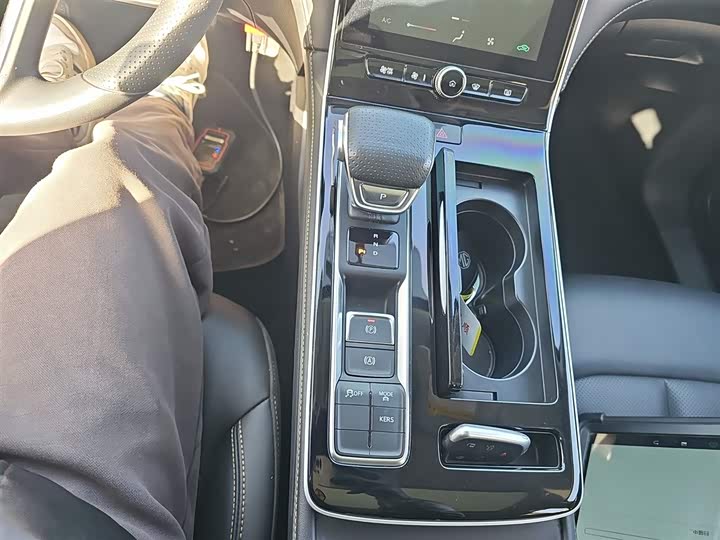 Фото 14 - Roewe i6 Max EV