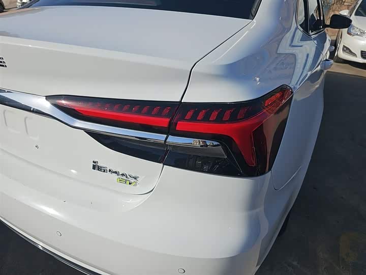 Фото 8 - Roewe i6 Max EV