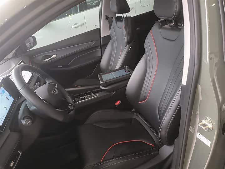 Фото 14 - Geely Binrui