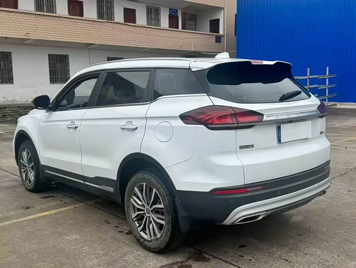 Фото 6 - Geely Atlas