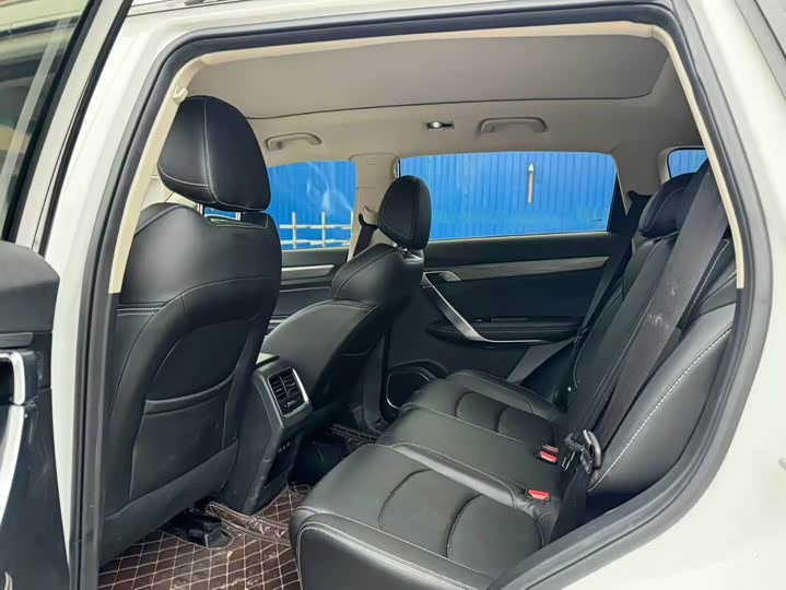 Фото 7 - Geely Atlas