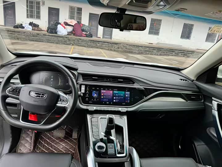 Фото 9 - Geely Atlas