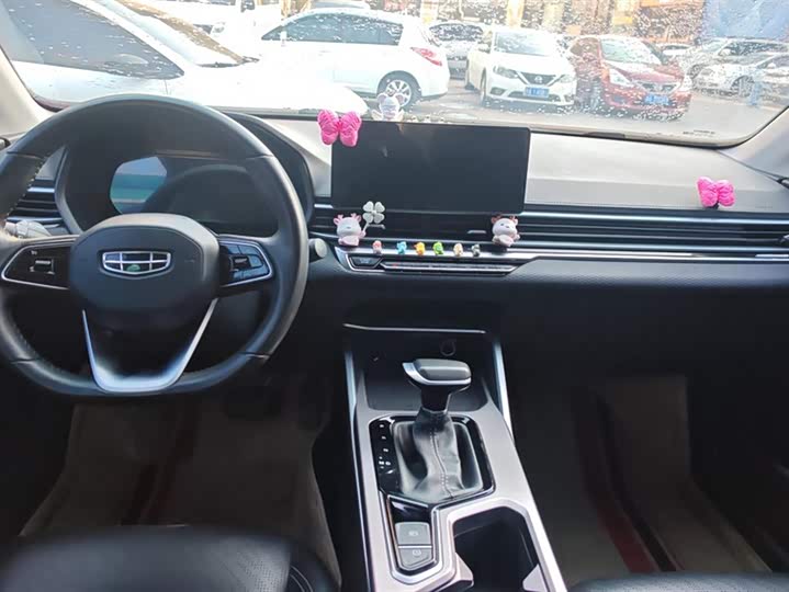 Фото 13 - Geely Emgrand