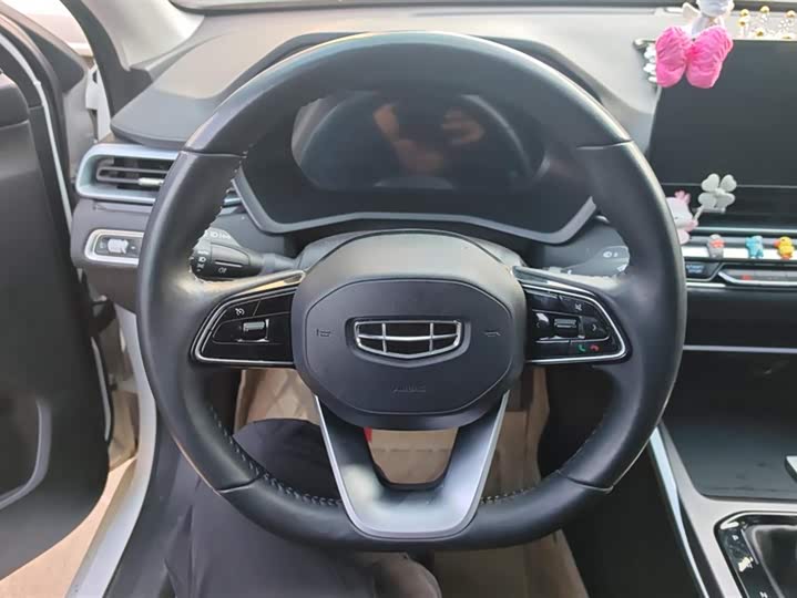 Фото 15 - Geely Emgrand