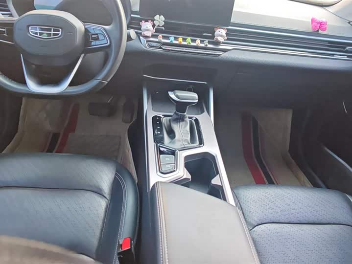 Фото 16 - Geely Emgrand