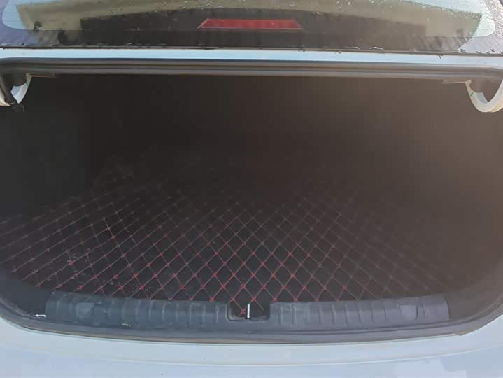 Фото 4 - Geely Emgrand