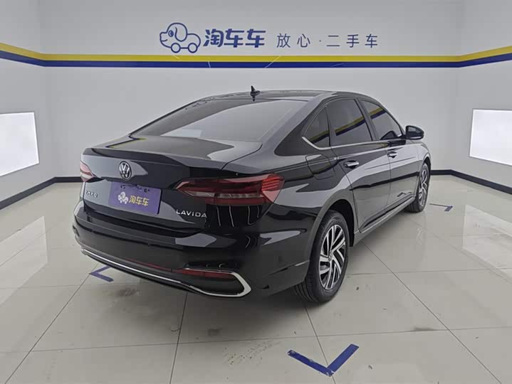 Фото 3 - Volkswagen Lavida