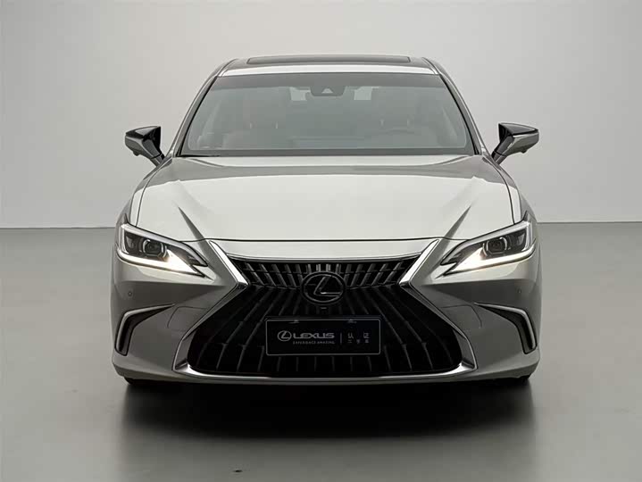 Фото 3 - Lexus ES