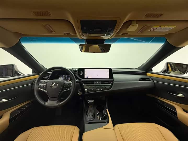Фото 5 - Lexus ES