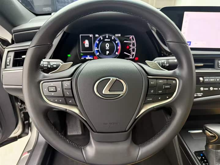 Фото 6 - Lexus ES