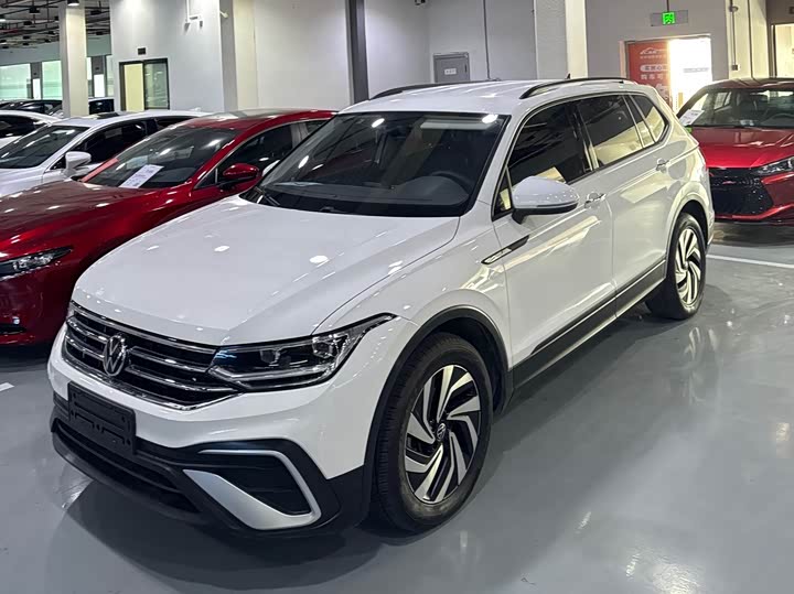 Фото 1 - Volkswagen Tiguan L Pro