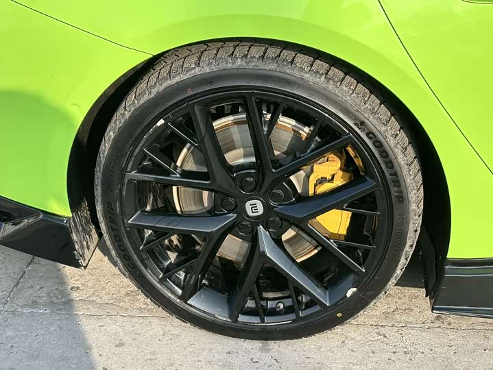 Фото 10 - Xiaomi SU7