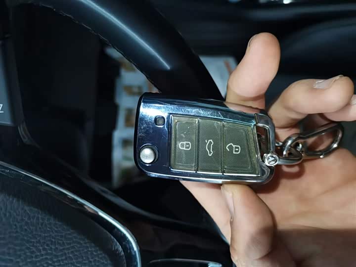 Фото 9 - Volkswagen Tharu