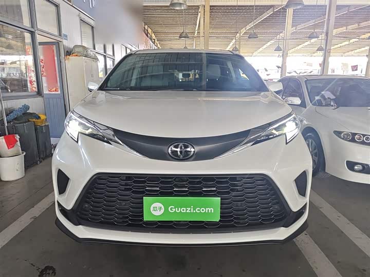 Фото 3 - Toyota Granvia