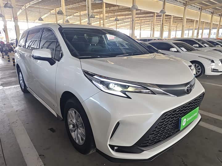 Фото 4 - Toyota Granvia