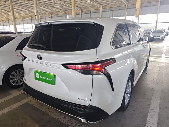 Фото 7 - Toyota Granvia