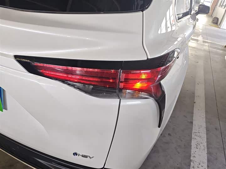 Фото 8 - Toyota Granvia