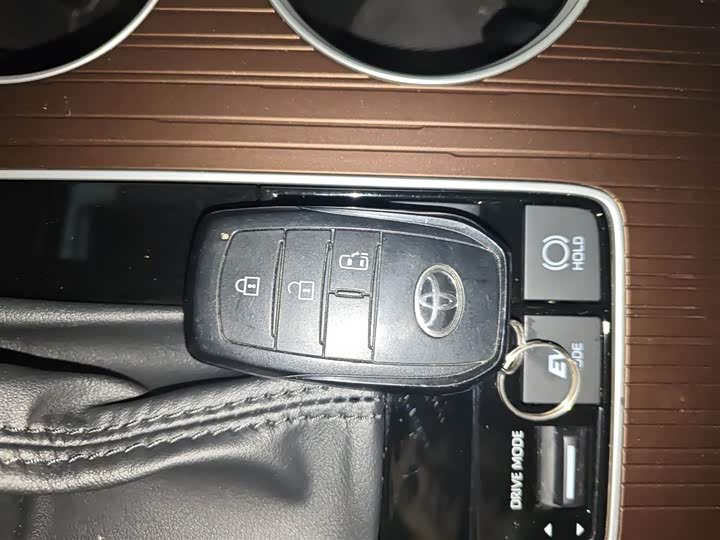 Фото 9 - Toyota Granvia