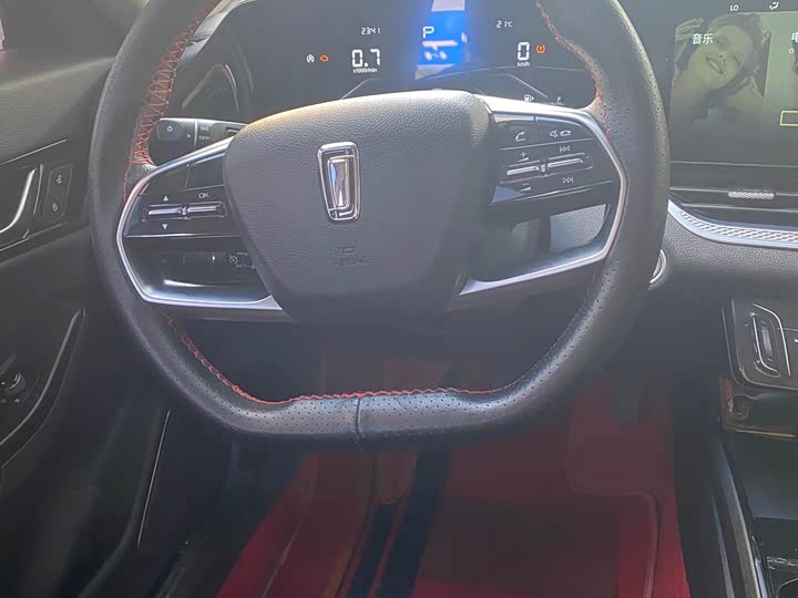 Фото 6 - Bestune B70