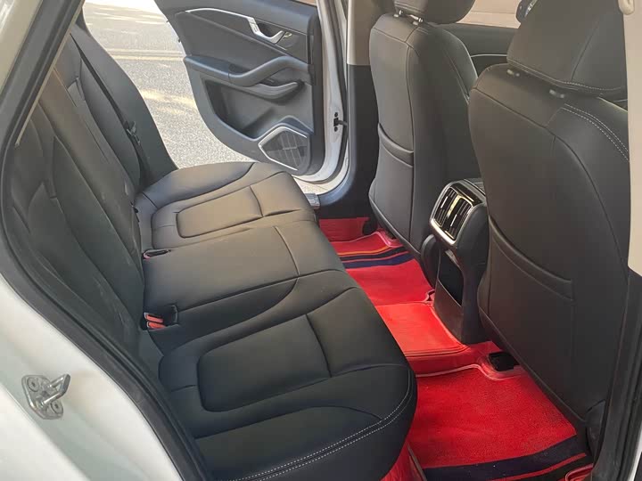 Фото 8 - Bestune B70