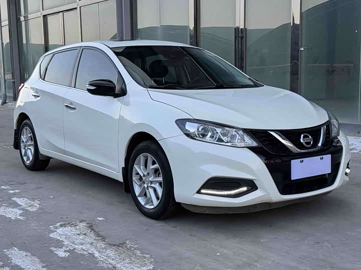 Фото 3 - Nissan Tiida