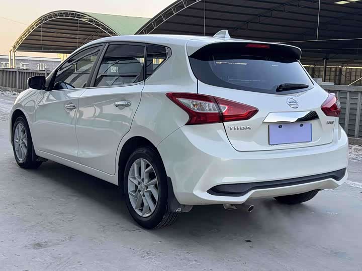 Фото 4 - Nissan Tiida