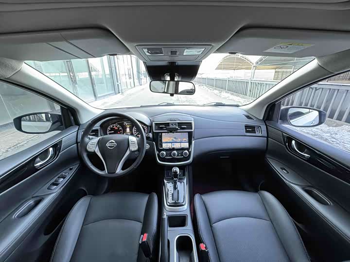 Фото 8 - Nissan Tiida