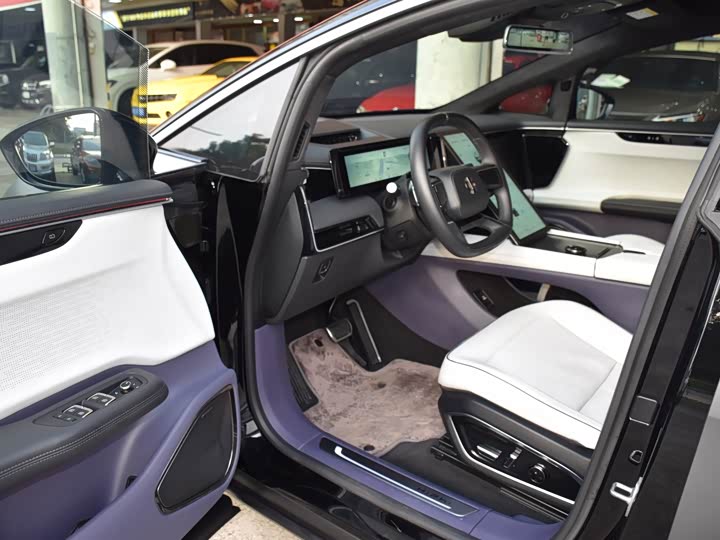 Фото 10 - HiPhi X