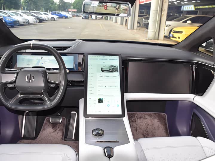 Фото 14 - HiPhi X