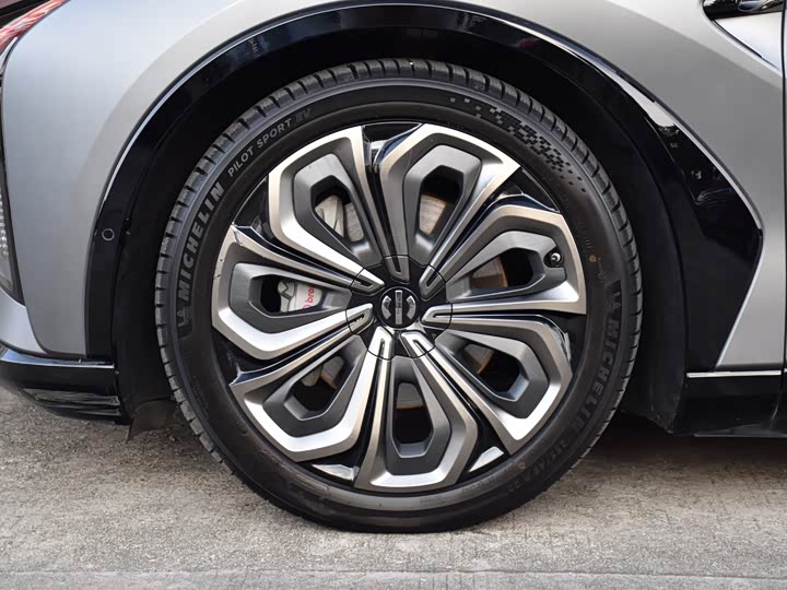 Фото 20 - HiPhi X