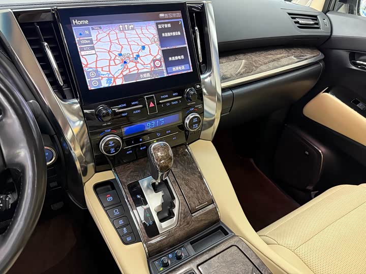 Фото 10 - Toyota Alphard