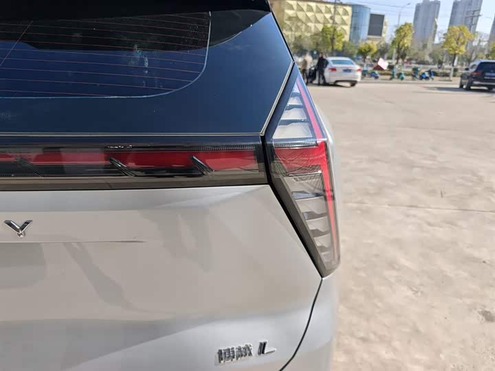 Фото 8 - Geely Atlas L