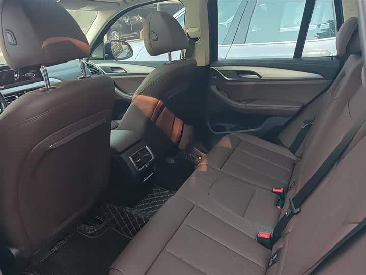 Фото 11 - BMW iX3