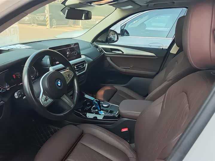 Фото 9 - BMW iX3