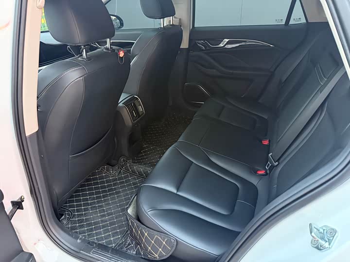 Фото 5 - Bestune B70