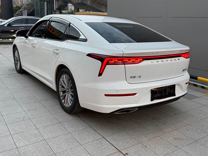 Фото 7 - Bestune B70