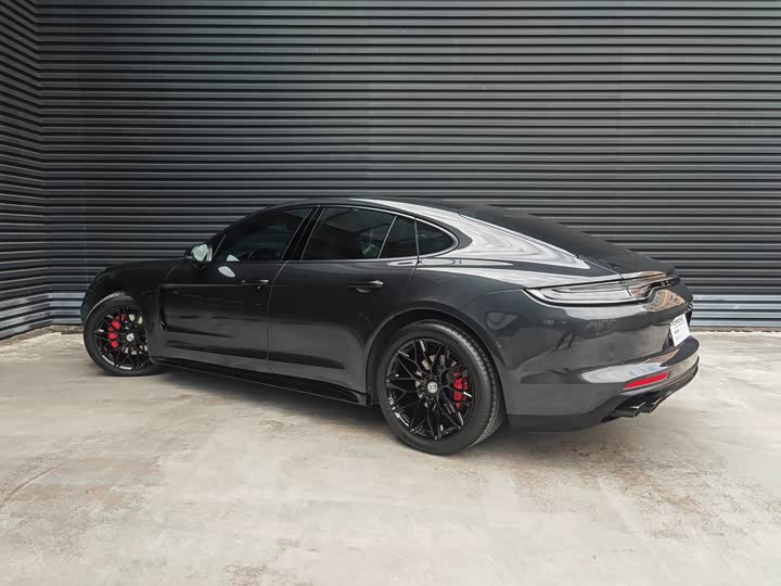 Фото 2 - Porsche Panamera