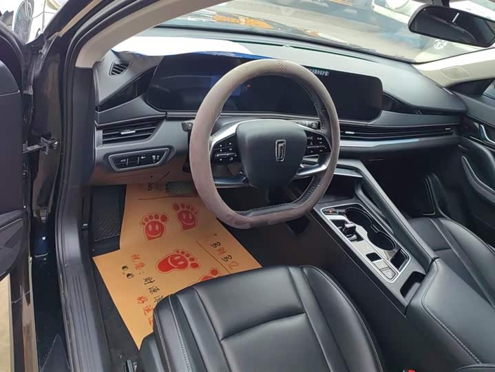 Фото 12 - Bestune B70