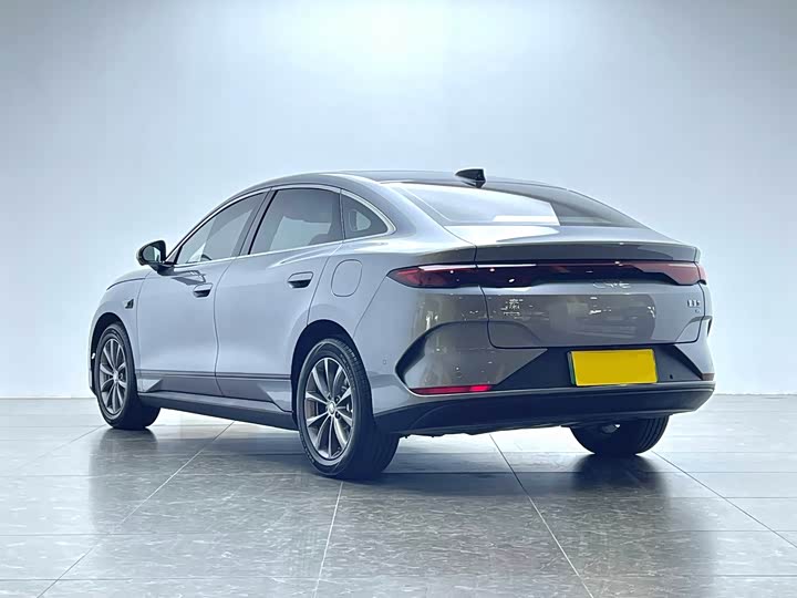 Фото 19 - BYD Qin L