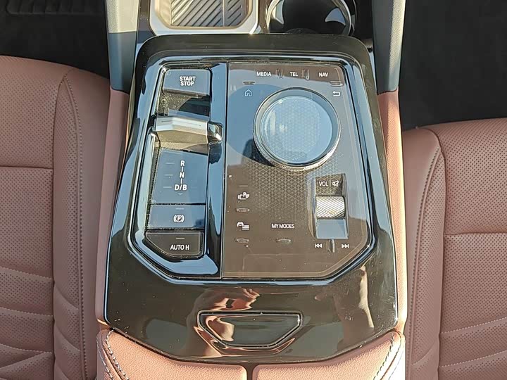 Фото 14 - BMW i5