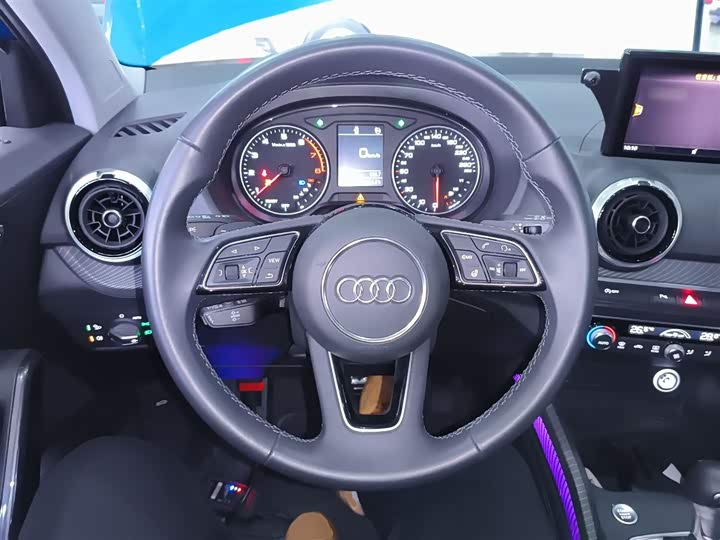 Фото 11 - Audi Q2L